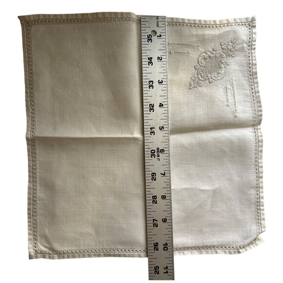 Vintage Ladies Embroidered Linen Handkerchief Set Of 4 Dainty - Picture 7 of 7
